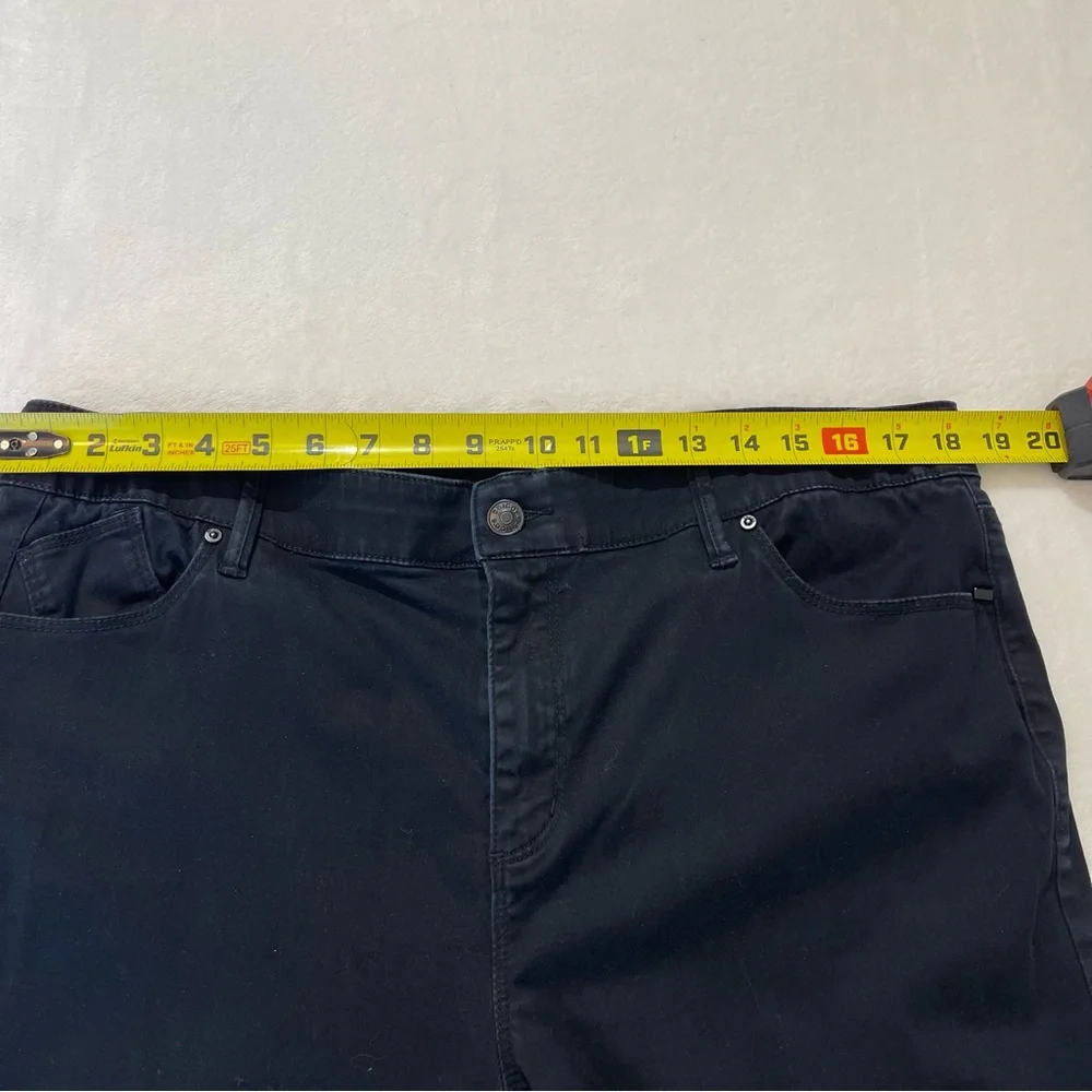 CHICOS WOMENS SIZE 3/16r Classic Black Pants - Picture 4 of 7